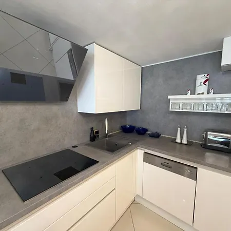 Seafront Apartment *