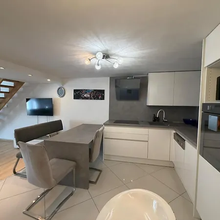 Seafront Apartment *